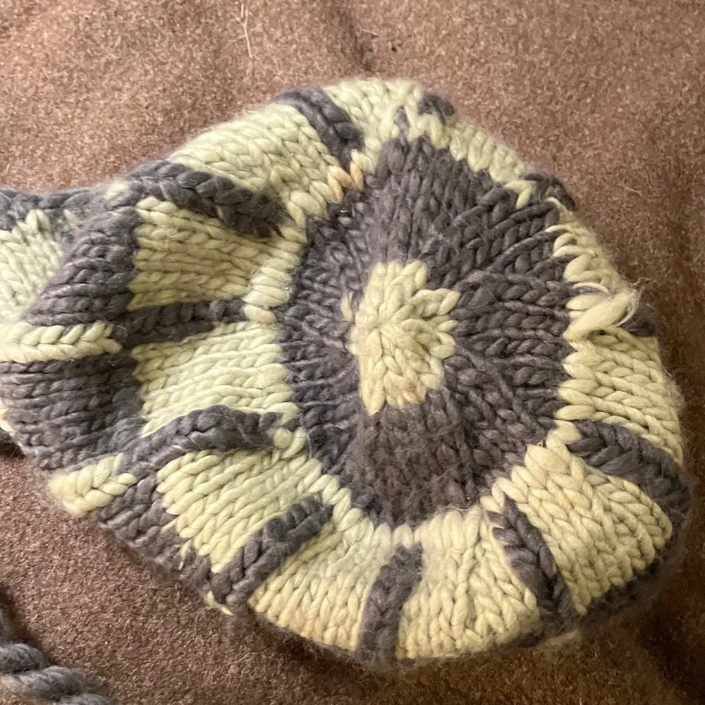 Gnu wool blend checkered knit hat with ear covering